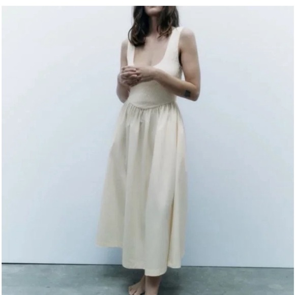 ZARA WHITE DRESS. TRENDING & CLASSIC - Picture 1 of 4